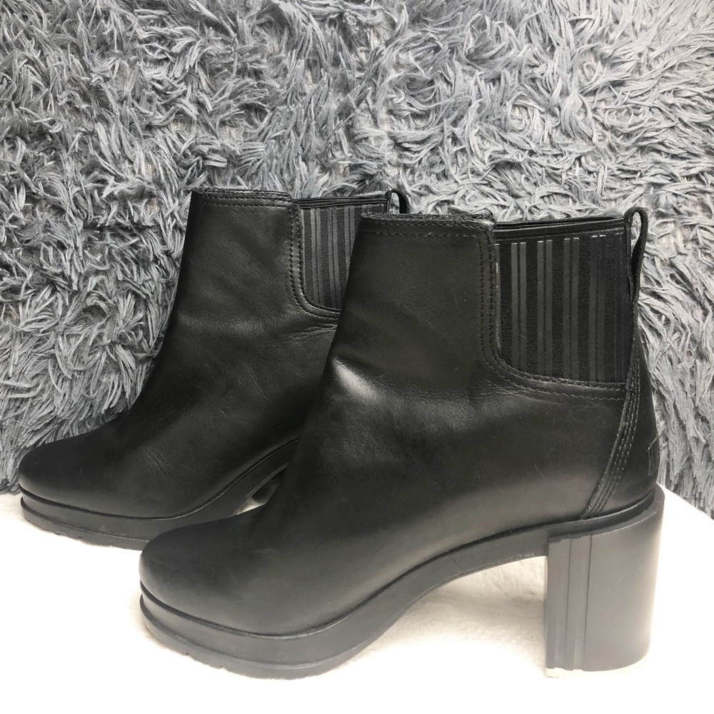 Sorel Margo Chelsea Leather Ankle Boots NWOT